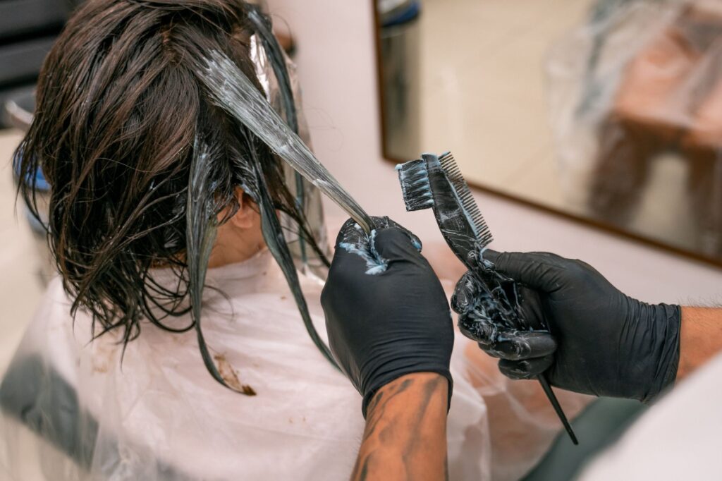 Nuancier et coloration douce en salon
